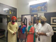 ਟੋਕੀਓ ਓਲੰਪਿਕ 'ਚ ਕਾਂਸੀ ਦਾ ਤਗਮਾ ਜਿੱਤਣ ਵਾਲੀ ਭਾਰਤੀ ਹਾਕੀ ਟੀਮ ਦੇ ਮੈਂਬਰ ਦੇ ਘਰ ਵਧਾਈ ਦੇਣ ਪਹੁੰਚੇ ਨਵਜੋਤ ਸਿੱਧੂ, ਵੇਖੋ ਤਸਵੀਰਾਂ