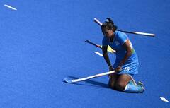 PHOTO : तुम्ही पराभूत होऊनही इतिहास रचलाय,  या आसवांची किंमत पदकांपेक्षा अधिकच!