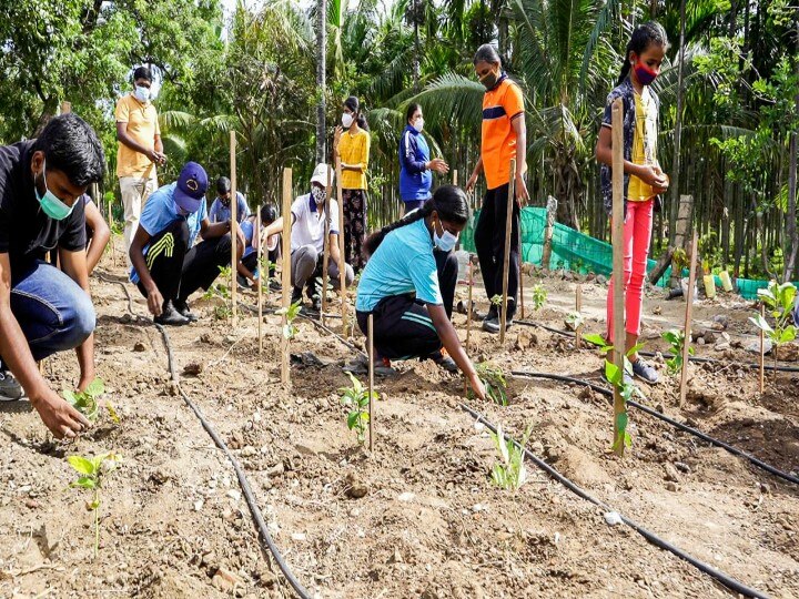 கோவையில் நீர்நிலைகளை காக்க போராடும் 'வாட்டர் வாரியர்' மணிகண்டனின் நெகிழ்ச்சி கதை..!