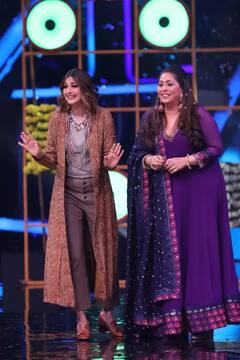 Super Dancer 4 Pics: ‘সুপার ড্যান্সার চ্যাপ্টার ফোর’-এর বিশেষ বিচারক সোনালী বেন্দ্রে, মৌসুমী চট্টোপাধ্যায়