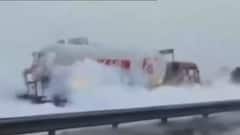 Tanker Leak: বর্ধমানে কার্বন-ডাই-অক্সাইড ট্যাঙ্কার লিক, সাদা ধোঁয়ায় ছড়াল আতঙ্ক