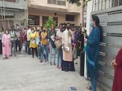 UP BEd Entrance Exam: गाजियाबाद में बनाए गए 32 सेंटर, थर्मल स्कैनिंग के बाद मिल रही एंट्री