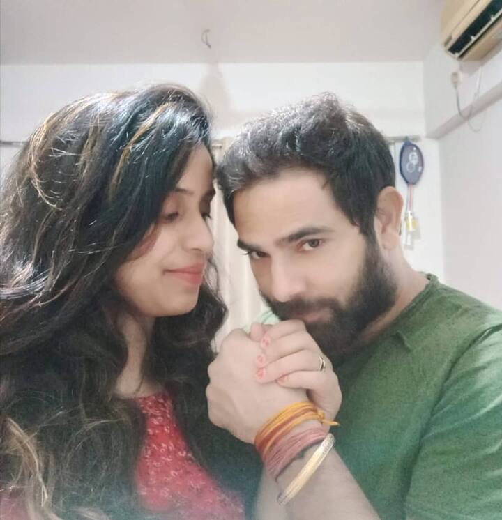 आपके चहेते मलखान ने 2019 में शादी की थी और उनकी पत्नी की तस्वीरें अगर आपने नहीं देखी है तो जरा यहां देख लें. खूबसूरती देख अगर दीवाने न हो जाएं तो कहना. (फोटो – सोशल मीडिया)