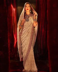 Nora Fatehi: শাড়িতে নজরকাড়া নোরা ফতেহি