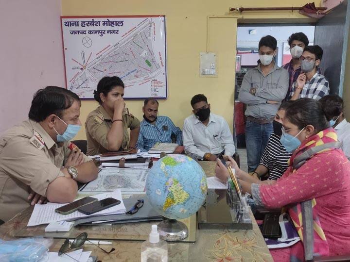Kanpur Big Scam Revealed in Cheaters Fraud With Student on Pretext of Job ann Kanpur Job Fraud: नौकरी दिलाने के नाम पर ठगे लाखों रुपये, ताला जड़कर फरार हुई कंपनी, अधर में छात्रों का भविष्य