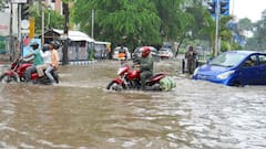 Waterlogging Problem: ভিআইপি রোডে জলযন্ত্রণা, ভয়ে গাড়ি ঘুরিয়ে নিচ্ছেন অনেকেই