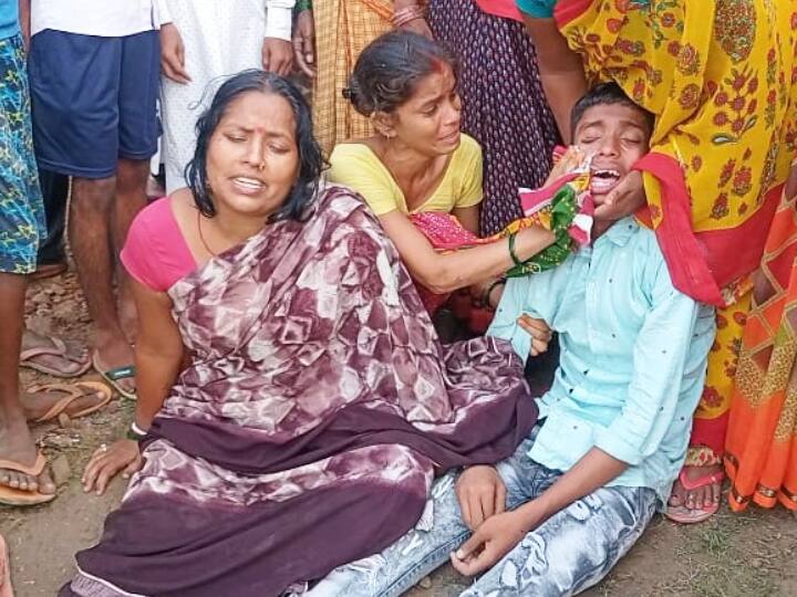 two youths drowned into ganga water patna sdrf team is searching for both of them in water ann बिहारः पटना में उफनती गंगा में डूबे 2 युवक, SDRF की टीम पानी में कर रही दोनों की तलाश