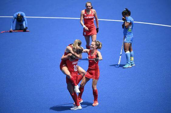 ਬ੍ਰਿਟੇਨ ਨੇ ਗੇਂਦ 'ਤੇ ਕੰਟਰੋਲ ਰੱਖਿਆ, ਉਮੀਦ ਅਨੁਸਾਰ ਮਜ਼ਬੂਤਸ਼ੁਰੂਆਤ ਕੀਤੀ ਤੇ ਪਹਿਲੇ ਕੁਆਰਟਰ ਵਿੱਚ ਕਈ ਮੌਕੇ ਬਣਾਏ। ਭਾਰਤੀ ਟੀਮ ਸਰਕਲ ਵਿੱਚ ਗਈ ਪਰ ਮੌਕੇ ਨਹੀਂ ਬਣਾ ਸਕੀ। ਇਸ ਤੋਂ ਇਲਾਵਾ, ਉਹ ਮਿਡਫੀਲਡ ਵਿੱਚ ਕਈ ਵਾਰ ਗੇਂਦ ਗੁਆ ਬੈਠਾ।