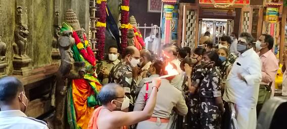 PV Sindhu: విజయవాడ ఇంద్రకీలాద్రిపై దుర్గమ్మను దర్శించుకున్న పీవీ సింధు