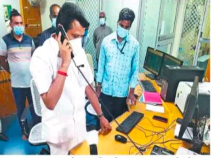 Minister inspection in electricity offices Dismissal of intoxicated employees நள்ளிரவில் அமைச்சர் திடீர் ஆய்வு...போதையில் இருந்த ஊழியர் சஸ்பெண்ட்..!