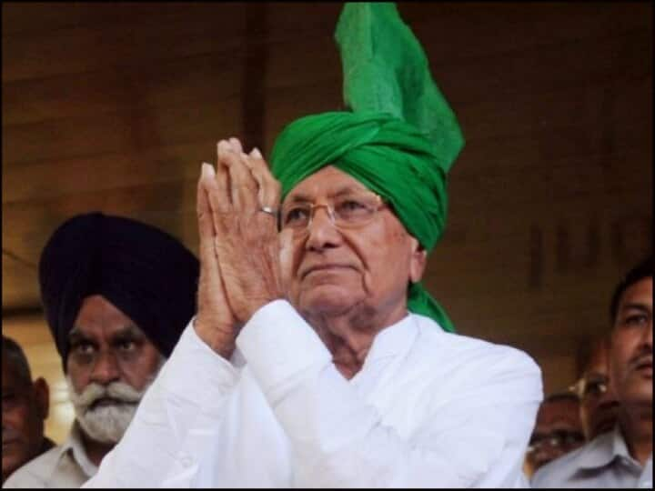 Former Chief Minister OP Chautala, who arrived for English exam, says students do not talk to the media ਅੰਗਰੇਜ਼ੀ ਦਾ ਪੇਪਰ ਦੇਣ ਪਹੁੰਚੇ ਸਾਬਕਾ ਮੁੱਖ ਮੰਤਰੀ ਓਪੀ ਚੌਟਾਲਾ, ਕਹਿੰਦੇ- ਵਿਦਿਆਰਥੀ ਮੀਡੀਆ ਨਾਲ ਗੱਲ ਨਹੀਂ ਕਰਦੇ