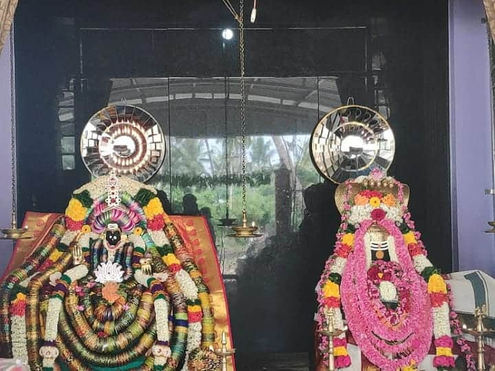 Taliqayiru and bangle decoration for Goddess in Audi silver in Karur கரூரில் ஆடி மாதத்தையொட்டி 1000 மீட்டர் தாலி கயிரை கொண்டு அம்மனுக்கு சிறப்பு அலங்காரம்...!