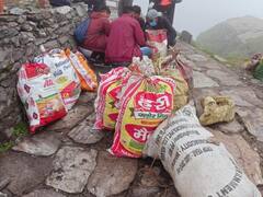 उत्तराखंड: 'मिनी स्लिट्जरलैंड' की खूबसूरती पर दाग लगा रहे पर्यटक, लगाया कचरे का अंबार