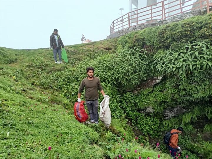 उत्तराखंड: 'मिनी स्लिट्जरलैंड' की खूबसूरती पर दाग लगा रहे पर्यटक, लगाया कचरे का अंबार
