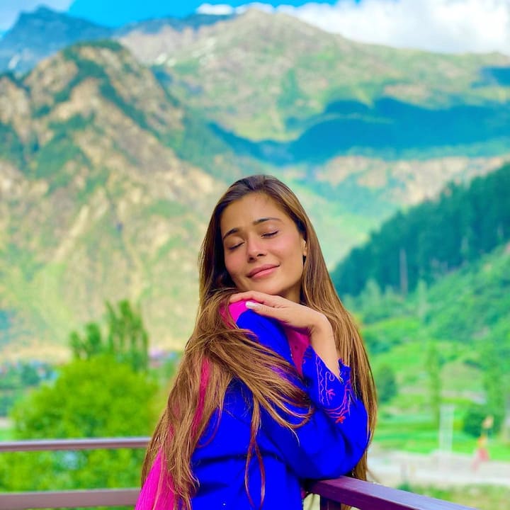 'बिदाई', 'कवच' आणि 'ससुराल सिमर' अशा मालिकांमधून समोर आलेल्या अभिनेत्री सारा खानचा आज वाढदिवस (photo courtesy : @ssarakhan instagram)