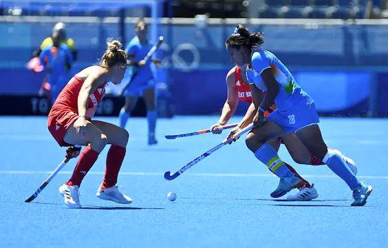 ਭਾਰਤੀ ਗੋਲਕੀਪਰ ਸਵਿਤਾ ਪੂਨੀਆ ਨੇ ਪਹਿਲੇ ਕੁਆਰਟਰ ਵਿੱਚ ਘੱਟੋ-ਘੱਟ ਤਿੰਨ ਗੋਲ ਬਚਾਏ। ਬ੍ਰਿਟੇਨ ਨੂੰ ਦੂਜੇ ਮਿੰਟ ਵਿੱਚ ਪੈਨਲਟੀ ਕਾਰਨਰ ਮਿਲਿਆ ਤੇ 12 ਵੇਂ ਮਿੰਟ ਵਿੱਚ ਦੋ ਵਾਰ ਬਚਾਅ ਕੀਤਾ।