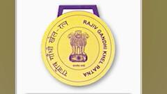 खेलरत्न पुरस्कार ध्यानचंद यांच्या नावाने देणेच योग्य आहे का? ध्यानचंद, राजीव गांधी आणि नवीन पटनायक