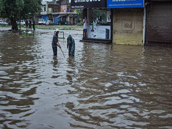 India Monsoon Update: मध्य प्रदेश के 6 जिलों में ऑरेंज अलर्ट जारी, बंगाल में बाढ़ की स्थिति गंभीर, जानें मानसून अपडेट India Monsoon Update: मध्य प्रदेश के 6 जिलों में ऑरेंज अलर्ट जारी, बंगाल में बाढ़ की स्थिति गंभीर, जानें मानसून अपडेट