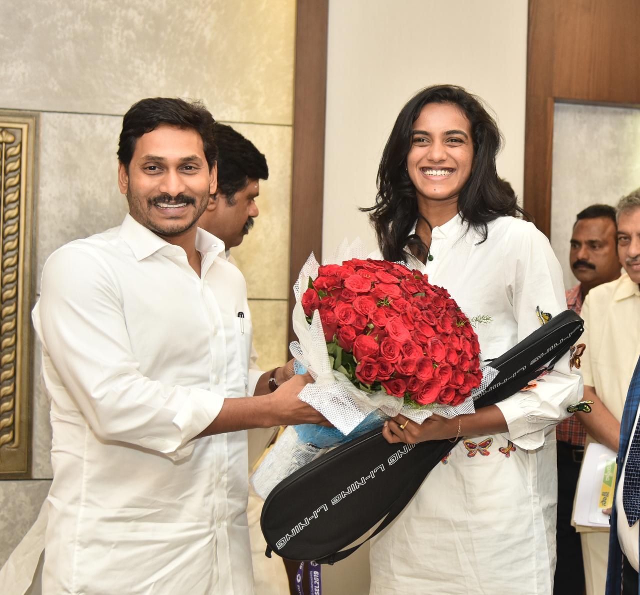 PV Sindhu: ఏపీ సీఎం జగన్‌ను కలిసిన పీవీ సింధు... విశాఖలో త్వరలో అకాడమీ ప్రారంభం