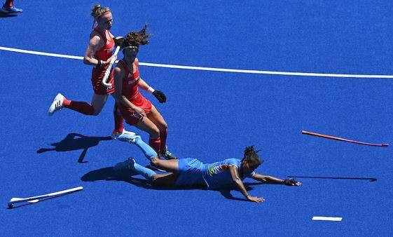 ਬ੍ਰਿਟੇਨ ਲਈ ਐਲੇਨਾ ਰੇਅਰ (16 ਵੇਂ), ਸਾਰਾਹ ਰੌਬਰਟਸਨ (24 ਵੇਂ), ਕਪਤਾਨ ਹੋਲੀ ਪੀਅਰਨੇ ਵੈਬ (35 ਵੇਂ) ਤੇ ਗ੍ਰੇਸ ਬਾਲਡਸਨ ਨੇ 48 ਵੇਂ ਮਿੰਟ ਵਿੱਚ ਗੋਲ ਕੀਤੇ।