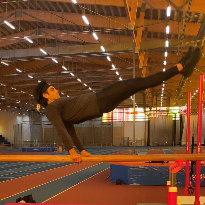 జావెలిన్​ను అత్యుత్తమంగా 87.58 మీ. దూరానికి నీరజ్ విసిరాడు. చెక్​ రిపబ్లిక్​కు చెందిన వాద్లెచ్​ జాకుబ్-86.67, వెసెలీ విటెజ్​స్లావ్-85.44 రజత, కాంస్య పతకాలు సాధించారు.​