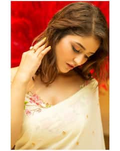 Priyanka Jawalkkar Saree Photos: చీరకట్టులో ప్రియాంక జవాల్కర్ అందాలు.. ఫోటోలు చూస్తే పడిపోతారు