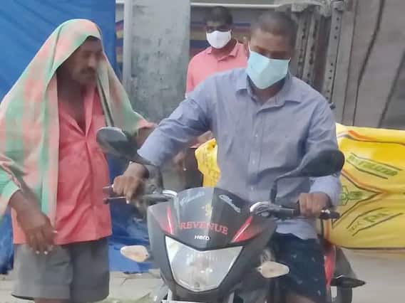 Vijayawada Sub Collector: రైతు వేషంలో సబ్‌కలెక్టర్.. క్షణాల్లో మారిన సీన్