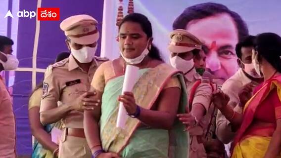 Huzurabad: హుజూరాబాద్ నియోజకవర్గంలో రోడ్డుపై బైఠాయించిన మహిళా ఎంపీపీ.. ఆ మంత్రిపై కామెంట్స్