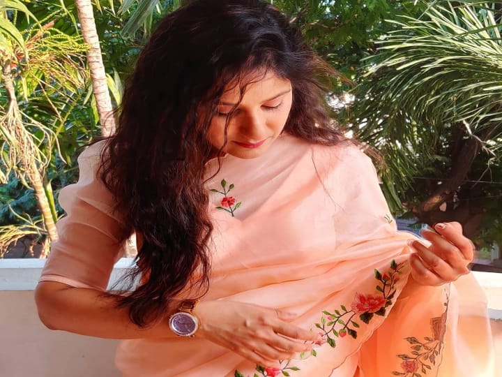 ஸ்வேதா பல தொலைக்காட்சி ரியாலிட்டி ஷோக்களில் நடுவராக தோன்றினார், மேலும் அவர் இசை வீடியோக்களிலும் பாடியுள்ளார்