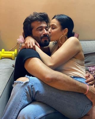 काम्या पंजाबी टीवी का जाना-माना चेहरा है.और इन दिनों वो फेमस शो 'शक्ति-अस्तित्व के एहसास की' में प्रीतो के रोल में नजर आ रही हैं.