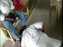 பட்டியலின அரசு ஊழியரை காலில் விழுந்து மன்னிப்பு கேட்க வைத்த சம்பவம் – வழக்குபதிவு செய்ய உத்தரவு