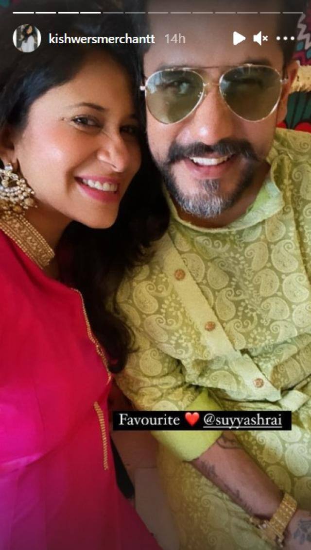 इस दौरान किश्वर पति सुयश राय के साथ पोज देती हुई नजर आईं. इस तस्वीर पर उन्होंने लिखा कि, मेरा फेवरेच सुयेश राय.