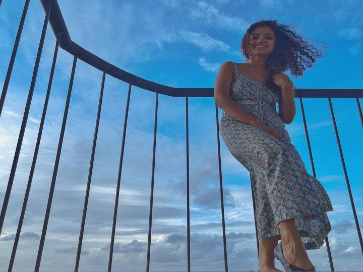 தனது அம்மா தான்  இவருக்கு சினிமா மேல் உள்ள காதல் வர காரணம்.