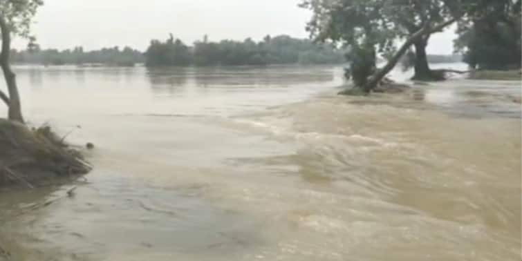 Water level of Ganga River crosses danger mark in Ballia ann Flood in Ballia: खतरे के निशान को पार कर गई गंगा, बलिया में बाढ़ का संकट मंडराया, घरों से पलायन कर रहे हैं ग्रामीण
