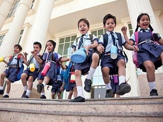 TN Schools Holiday: சனிக்கிழமை பள்ளிகளுக்கு விடுமுறை - தீபாவளிக்கு 4 நாட்கள் தொடர் விடுமுறை!