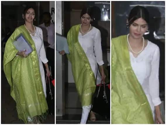 অশ্লীল ভিডিও মামলায় অভিনেত্রী তথা মডেল শার্লিন চোপড়াকে পুলিশ শুক্রবার প্রায় আট ঘণ্টা জিজ্ঞাসাবাদ করল।