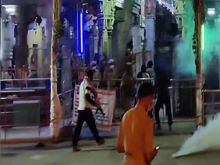 ராமேஸ்வரம் ராமநாதசுவாமி கோயிலுக்கு முன் டம்மி கண்ணீர் வெடிகுண்டு வெடிக்க வைத்த பாதுகாப்பு படைவீரர்கள்.