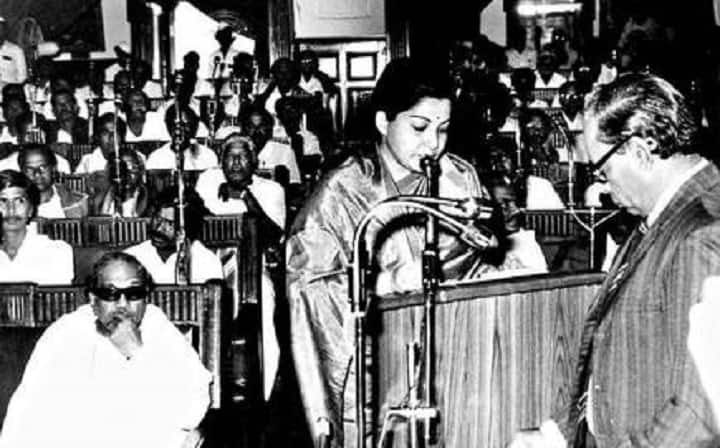சட்டசபையில் திமுக தலைவர் கருணாநிதி மறைந்த முன்னாள் முதல்வர் ஜெ.ஜெயலலிதா