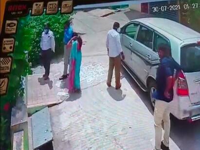 fake income tax officers loot 6 lakh rupees from private financier at ranipet . சொடுக்கு மேல சொடுக்கு போடுது... தானா சேர்ந்த கூட்டம்...  வீட்ல வந்து ஆட்டைய போடுது‛ போலிகள் அட்டகாசம்!
