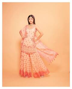 Pantsuits हो या शरारा सूट, Shilpa Shetty की हर अदा में है जादू, तस्वीरों से ही जीत लेती हैं लाखों दिल