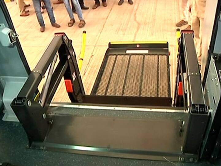 साधारणपणे सव्वा ते दीड कोटी रुपयांची एक इलेक्ट्रिक बसची किंमत आहे