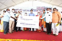 National Handloom Day: గొల్లభామ చీరలు ఇక్కడే స్పెషల్.. తెలంగాణ నేతన్నలకు ప్రత్యేక గుర్తింపు: కేటీఆర్