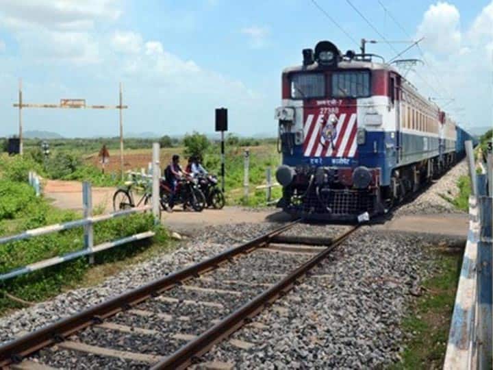 कानपुर: जल्द शिफ्ट होगा मंधना रेलवे क्रॉसिंग, लोगों को मिलेगा जाम से छुटकारा