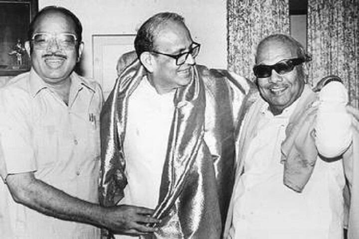 முன்னாள் பிரதமர் விபி.சிங்குடன் கருணாநிதி உடன் முன்னாள் மத்திய அமைச்சர் முரசொலி மாறன்