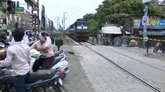 Kanpur: जाम से परेशान हुई जनता, रेलवे क्रॉसिंग का जाल बना जी का जंजाल | ABP Ganga Hindi