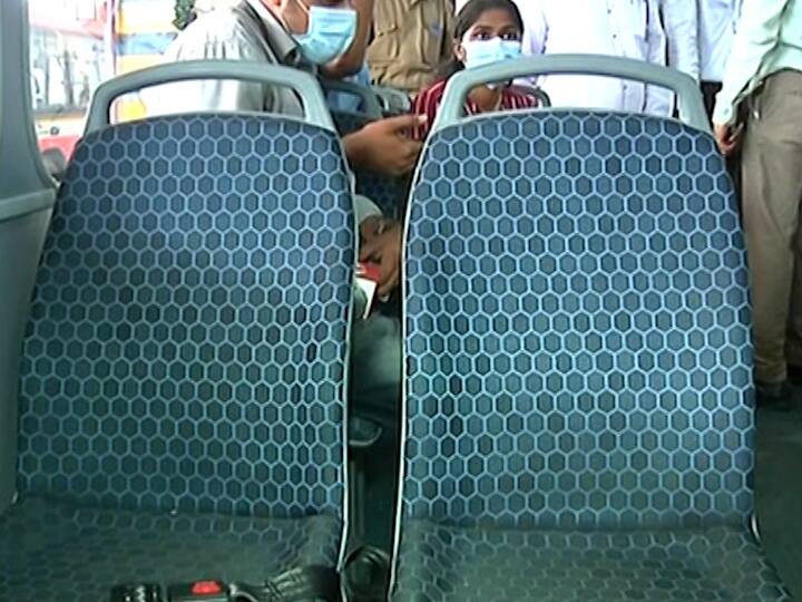 पब्लिक अॅड्रेस सिस्टीम आणि इंटेलिजंट ट्रान्सपोर्ट सिस्टीम बसमध्ये आहे, ज्याद्वारे चालक प्रवाशांना सूचना देऊ शकतो शिवाय प्रवाशांना सुद्धा येणाऱ्या स्टेशनची माहिती मिळू शकते.