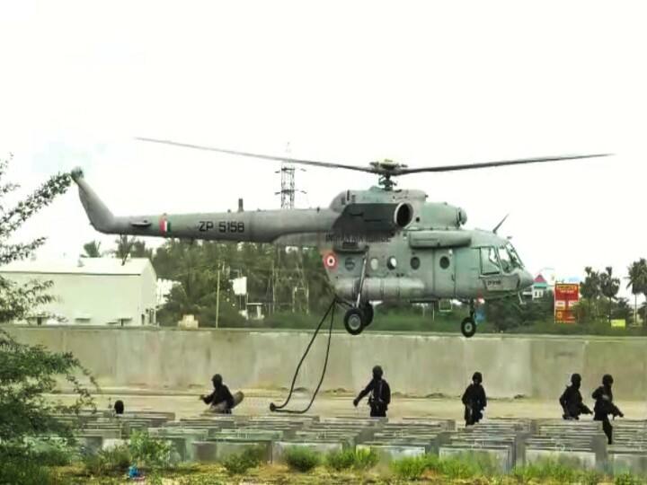 மதுரையில் தேசிய பாதுகாப்பு படையினர் ஹெலிகாப்டர் மூலம் தீவிர தடுப்பு பாதுகாப்பு ஒத்திகை நடத்தியபோது.