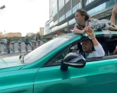 કારની છત પર ગર્લફ્રેન્ડને બાંધીને આખું શહેર ફર્યો આ શખ્સ, જાણો શું ઘટના, જુઓ વીડિયો