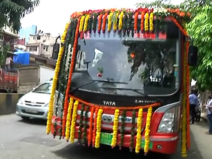 74 व्या बेस्ट दिनी बेस्ट उपक्रमाच्या पर्यावरणस्नेही इलेक्ट्रिक बस गाड्यांचा आणि पुनर्विकसित माहिम बस स्थानकाचा लोकार्पण सोहळा राज्याचे मुख्यमंत्री उद्धव ठाकरे यांच्या हस्ते पार पडला.