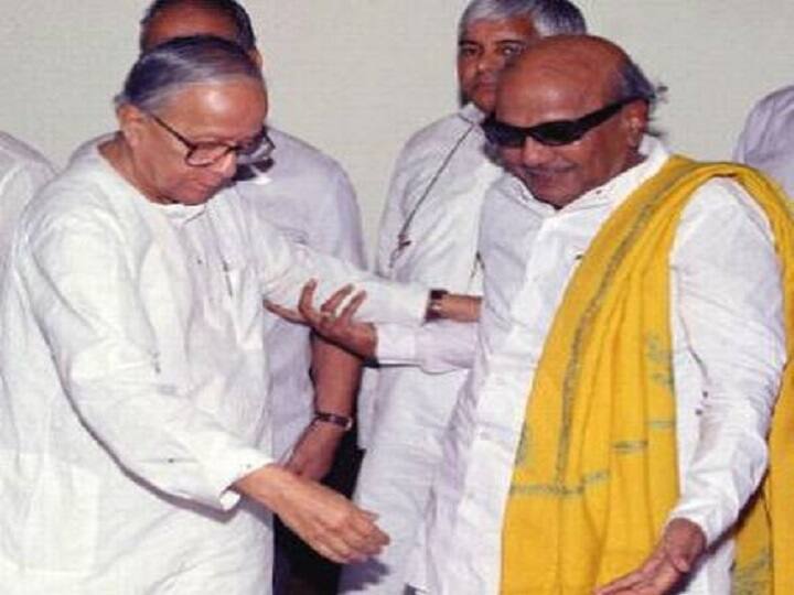 மேற்கு வங்க கம்யூனிஸ்ட் தலைவர் ஜோதிபாசுவுடன் திமுக தலைவர் கருணாநிதி